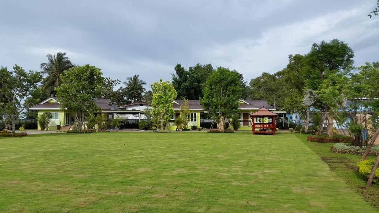 Aranya Resort Chumphon Exterior photo