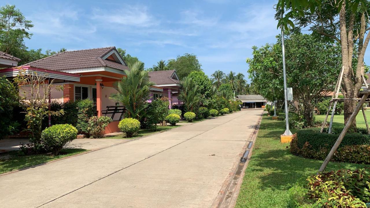 Aranya Resort Chumphon Exterior photo